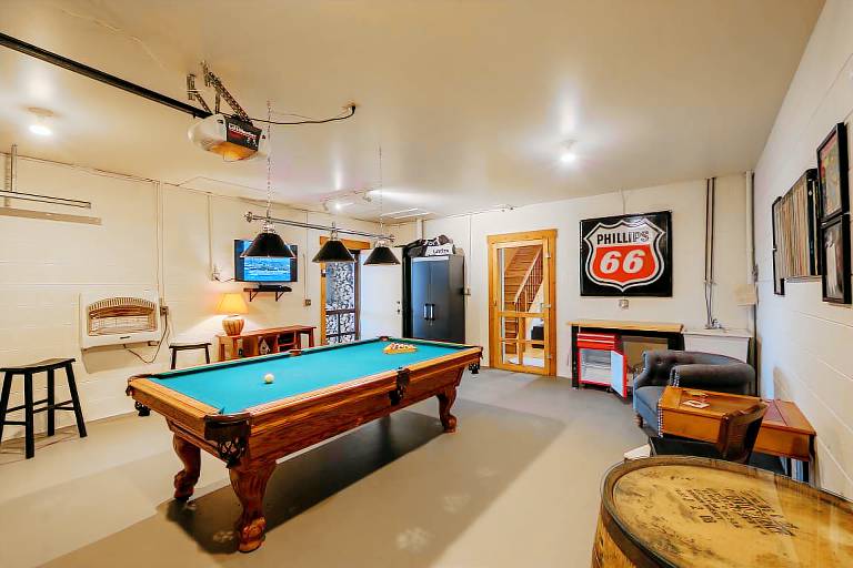 Mountaintop Home with Warm Personality — photo 5