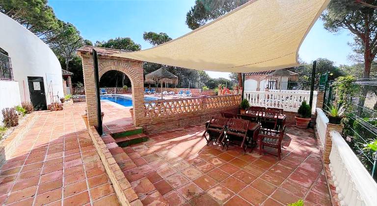 Holiday apartment with pool, yard & terrace — photo 5