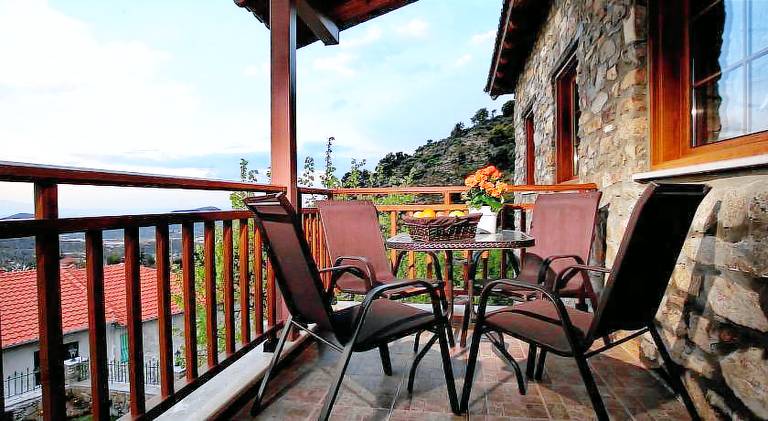 Apartment with terrace, yard & barbecue — photo 2