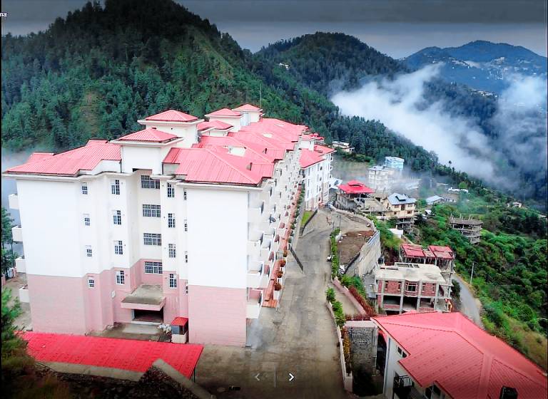 Apartment with yard in Shimla