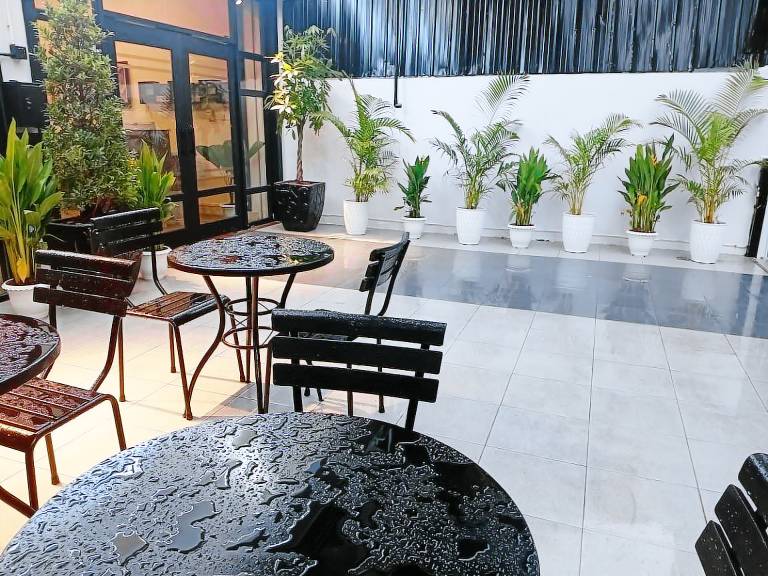 Spacious house | Near Tuol Sleng Genocide Museum | Suitable for remote work | Pets allowed — photo 3
