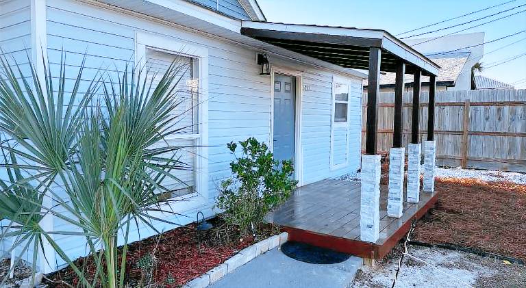Vacation home with pool & hot tub | Next to the beach | Pet-friendly — photo 5