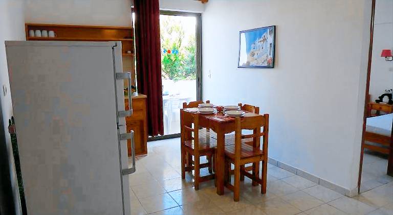 Rental apartment with patio & yard — photo 3