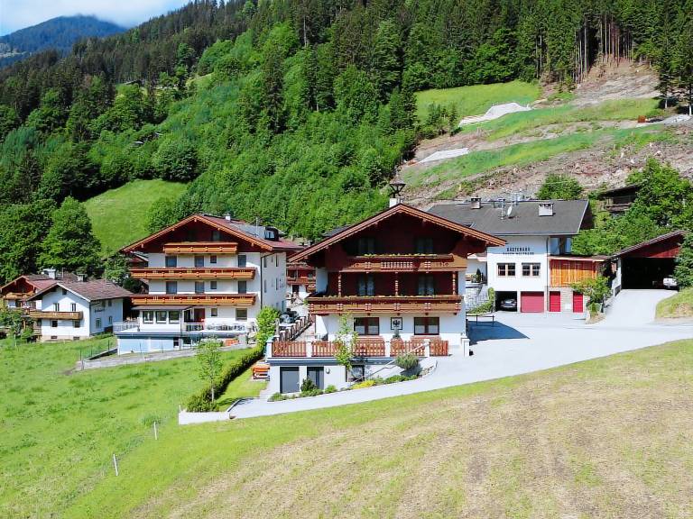 Ferienwohnung mit Hund in Schwendau, Gemeinde Ramsau im Zillertal für max. 5 Personen Ferienwohnung mit Hund in Schwendau, Gemeinde Ramsau im Zillertal für max. 5 Personen