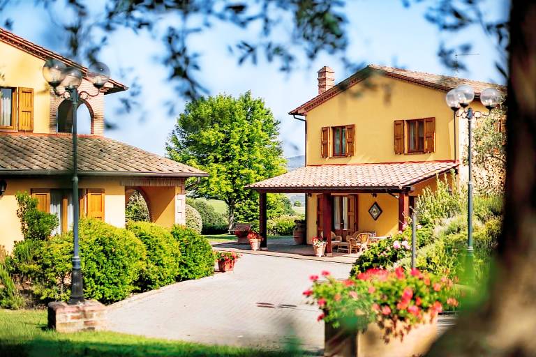 Fully equipped villa with garden, terrace & private pool | Perfect for remote work | Pets allowed — photo 2