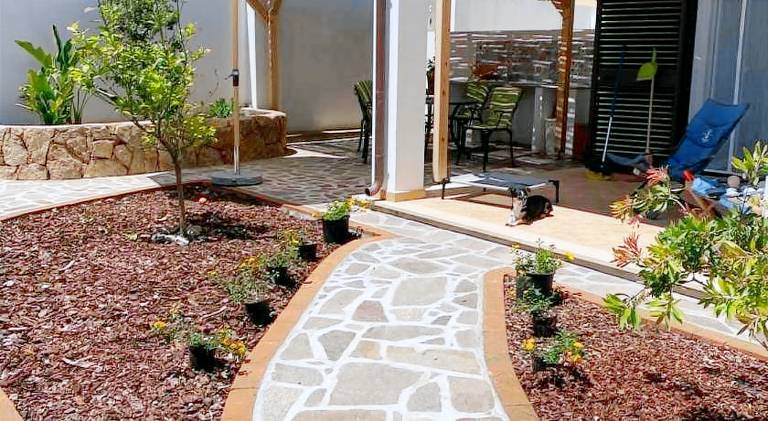 House with patio & garden — photo 4