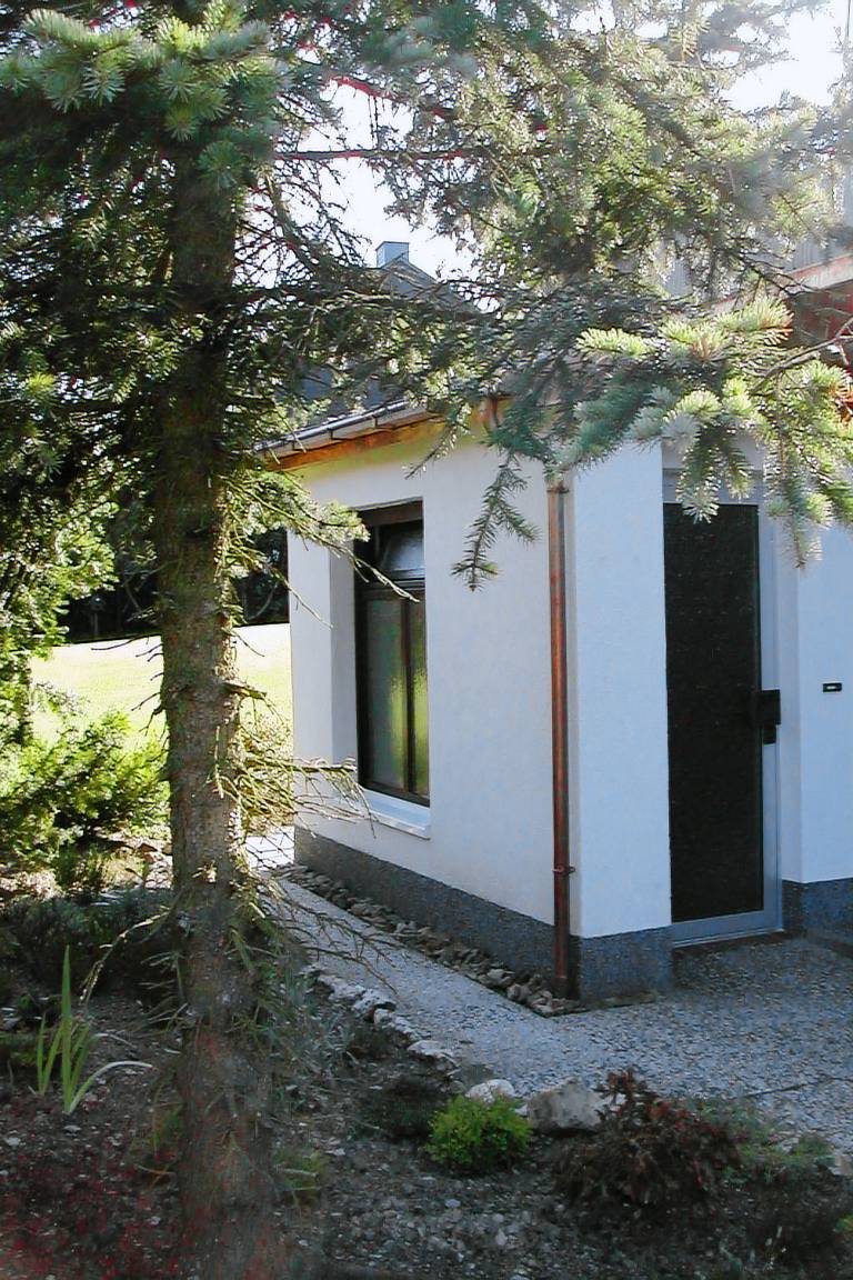 Holiday apartment with patio & garden — photo 3