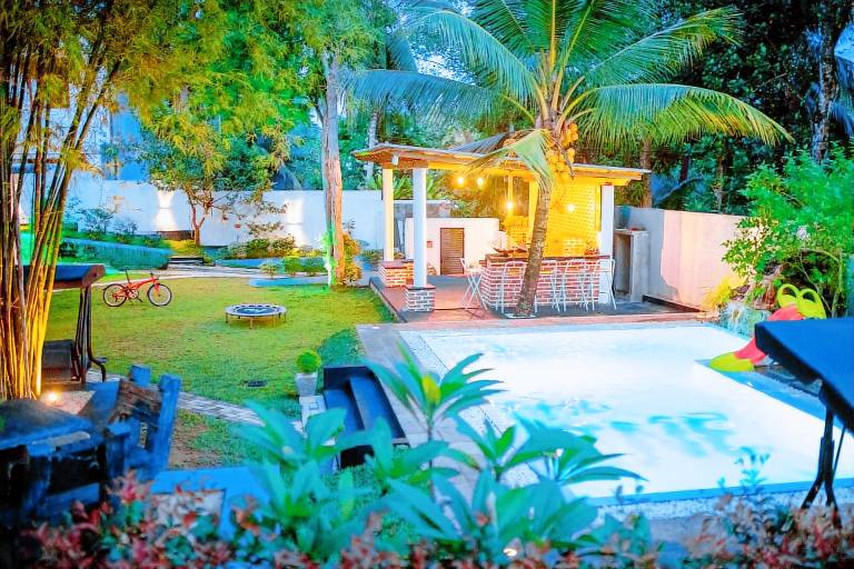 Villa with yard, pool & grill | Suitable for remote work | Dogs allowed — photo 3