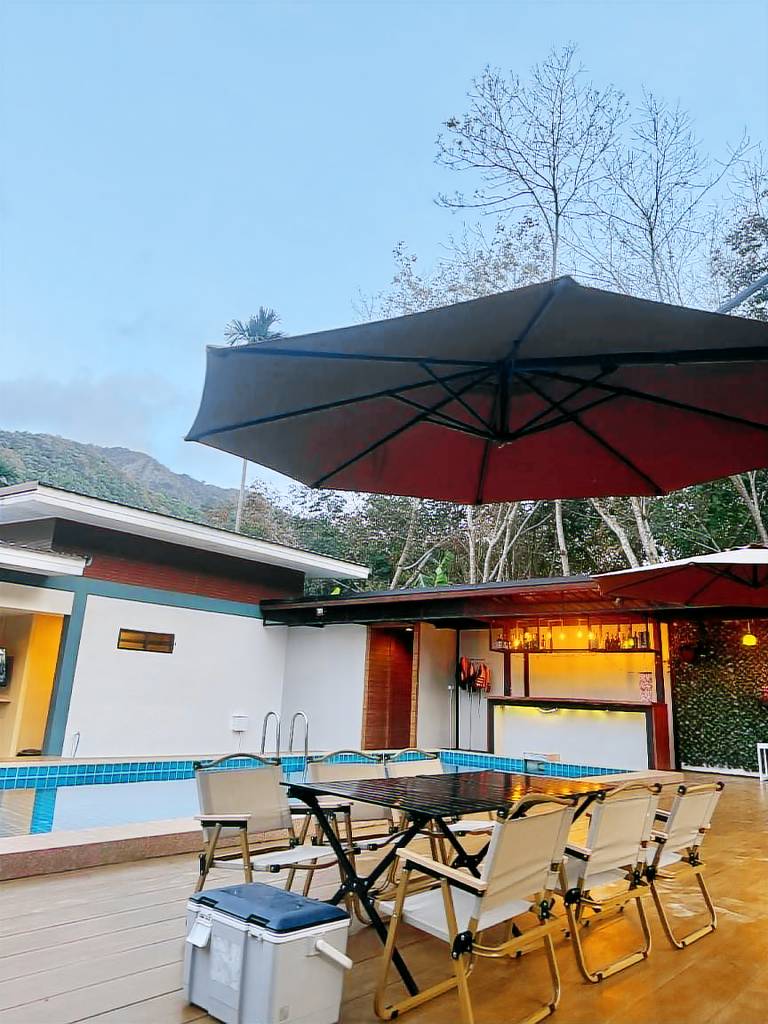 Villa with hot tub, BBQ & private pool — photo 4