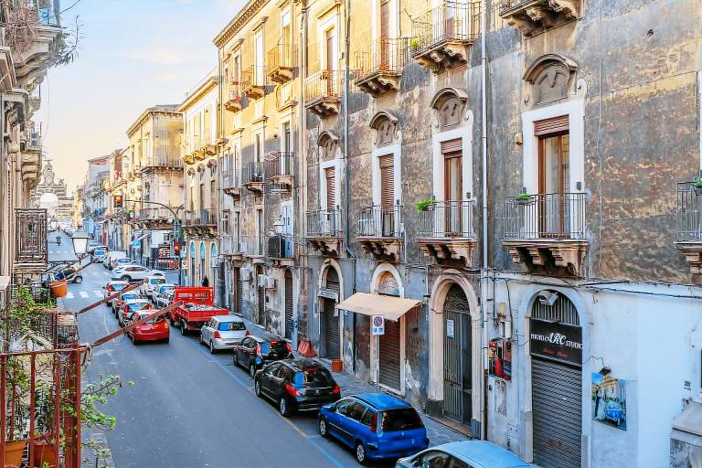 Fully equipped beautiful apartment with patio & fast internet | Next to Monastery of San Nicolò l'Arena | City view | Good for workation | Pets allowed — photo 2