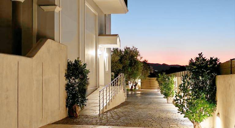 Fully equipped lovely villa with garden, private pool & barbeque | Suitable for remote work | Dogs allowed — photo 5
