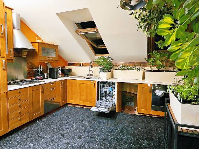 Pleasant holiday apartment with patio & yard | Near Bratislava Castle | Pet-friendly — photo 4