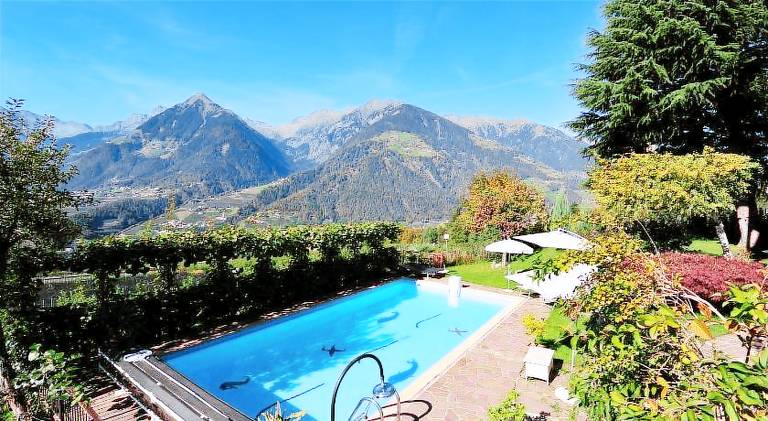 Serviced apartment with patio, pool & sauna | Dogs allowed — photo 3