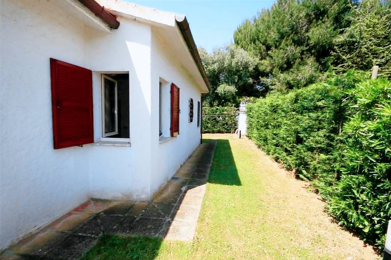Villa with yard & barbecue | Pets allowed — photo 2