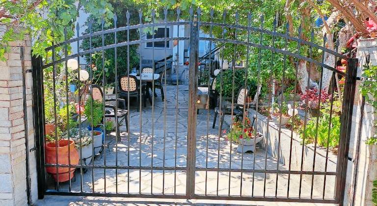 Vacation home with garden, barbeque & patio — photo 5