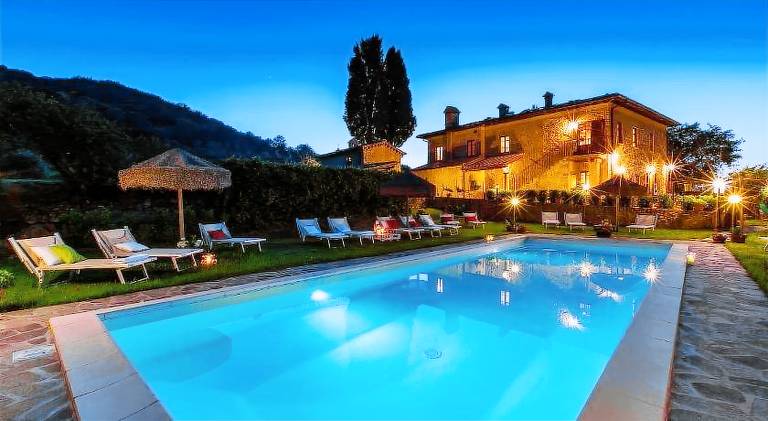 Villa with barbeque, yard & patio in Volterra