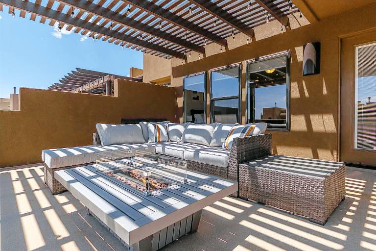 Fully equipped ample vacation home with heated pool, BBQ & hot tub | Golf view | Pets allowed — photo 2