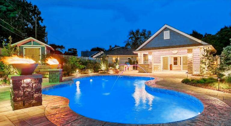 Vacation home with hot tub & pool — photo 4