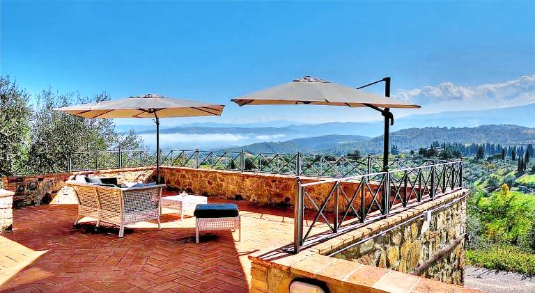 Farm with yard & terrace in Montalcino