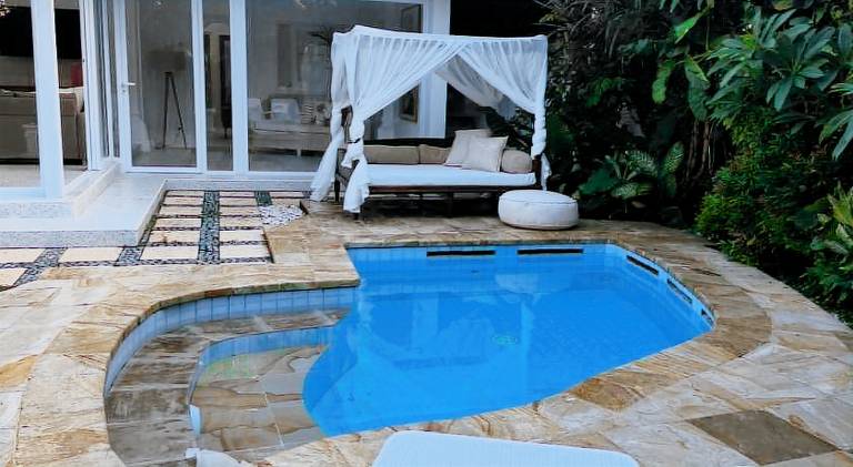 Villa with pool — photo 5