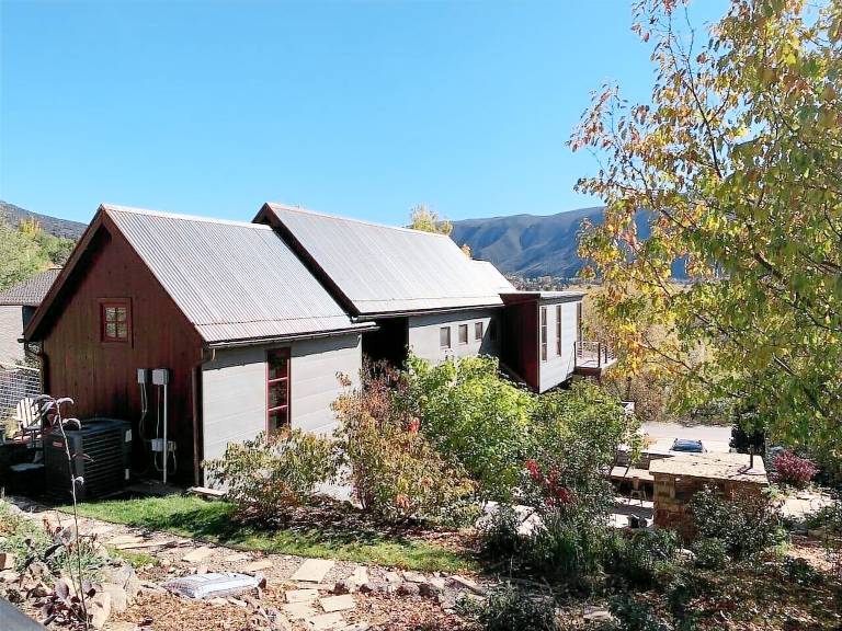 House  Basalt