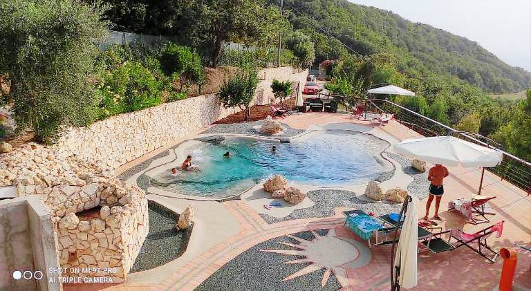 Wonderful holiday apartment with yard, pool & terrace | Pets are welcome in Tropea