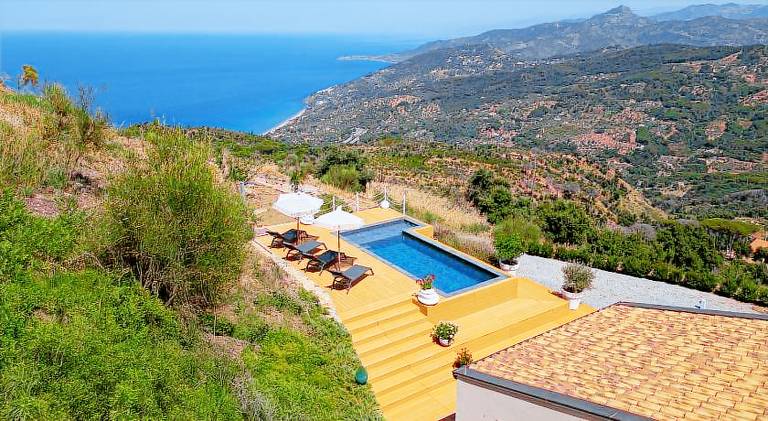 Villa with pool — photo 3