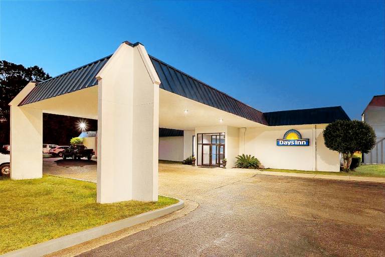 Days Inn by Wyndham McComb MS — photo 5