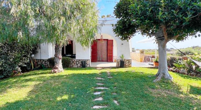Vacation home with 2 rooms for 6 persons in Ostuni