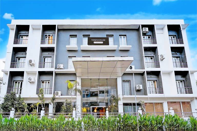 Super Townhouse Medavakkam Near Jayachandran