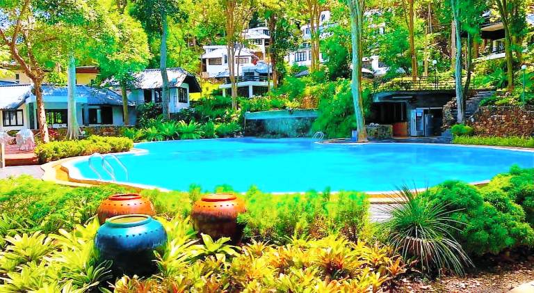 Vacation home with pool — photo 4