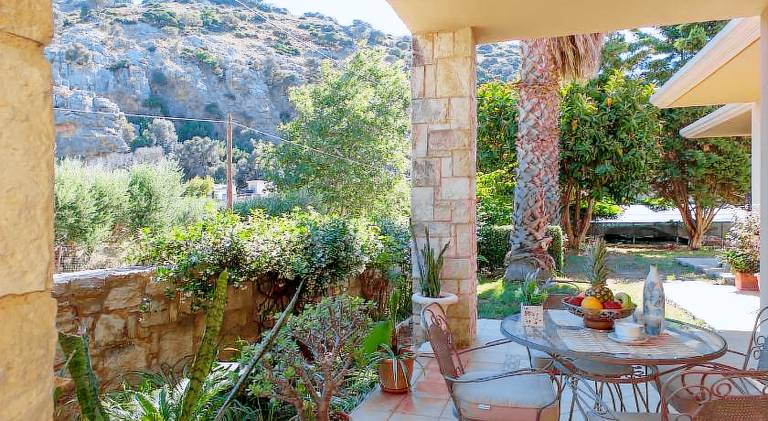 Villa with garden, terrace & grill — photo 3
