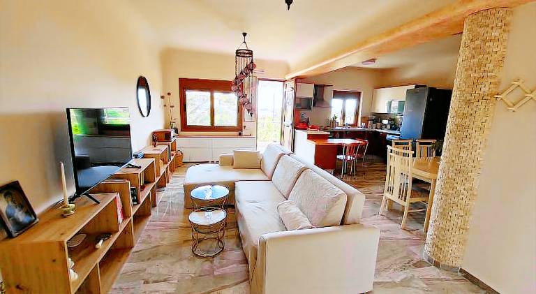 Vacation home with jacuzzi, BBQ & patio — photo 3