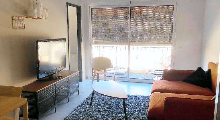 Apartment with terrace | Next to Castle Hill | Pets are welcome — photo 2