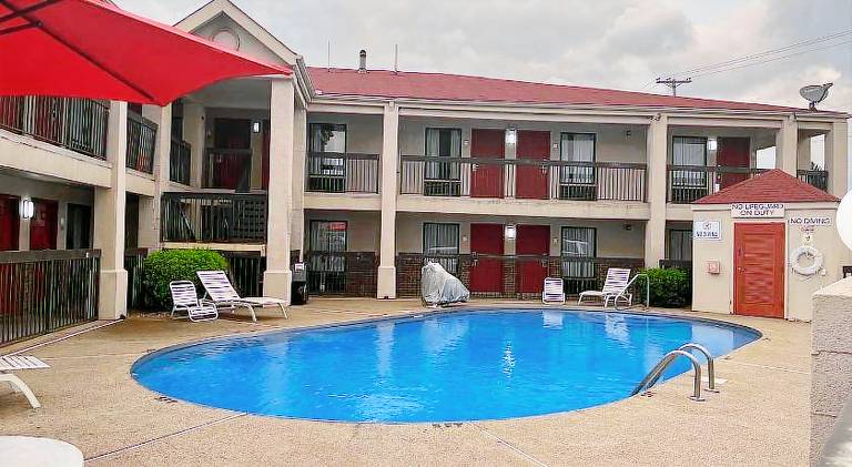 Econo Lodge Inn & Suites Murfreesboro Shopping District — photo 4