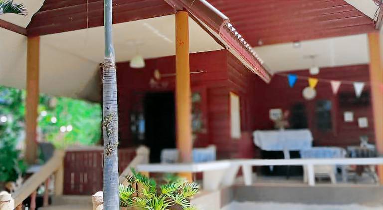 House with pool — photo 5