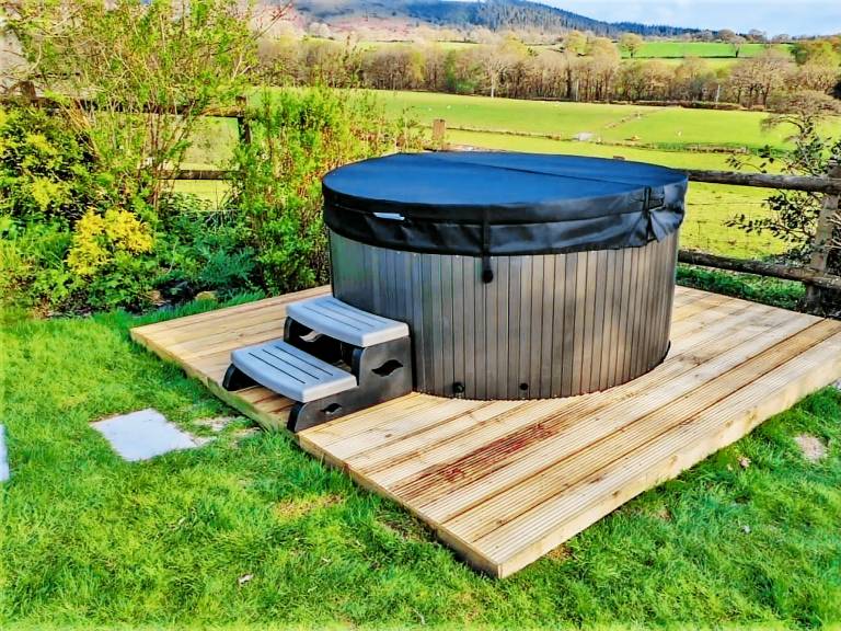 Cottage with garden, jacuzzi & BBQ — photo 3
