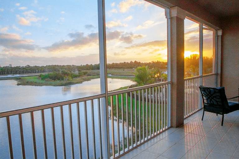 Lovely condo with barbecue, jacuzzi & private pool | Water view | Dogs allowed in Naples, FL