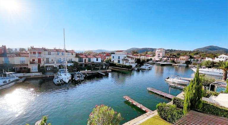 Vacation home with yard & patio | Next to the beach | Pet-friendly in Cogolin