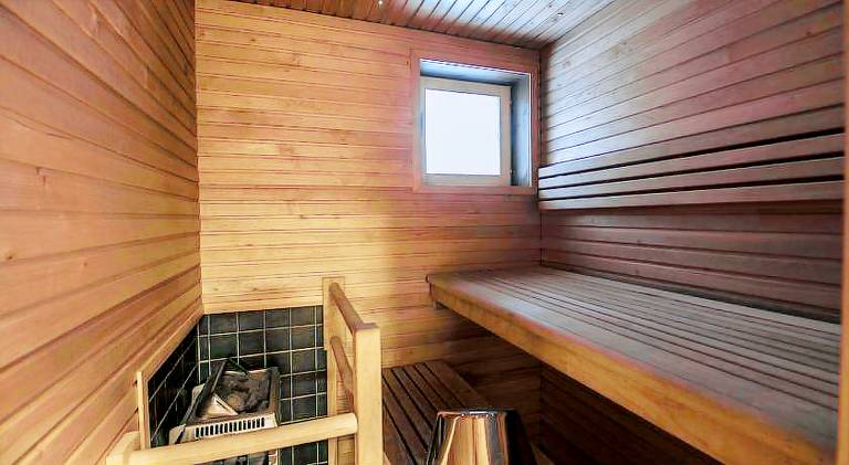 Apartment with sauna & patio — photo 4