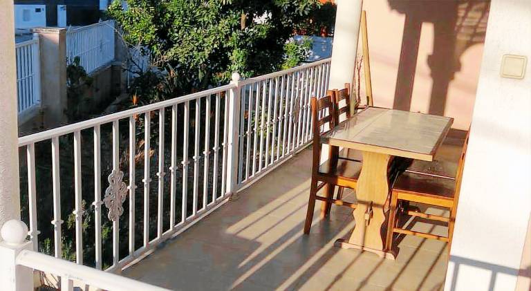 Fully equipped wonderful vacation home with patio, hot tub & barbeque | Suitable for remote work | Pets allowed — photo 4