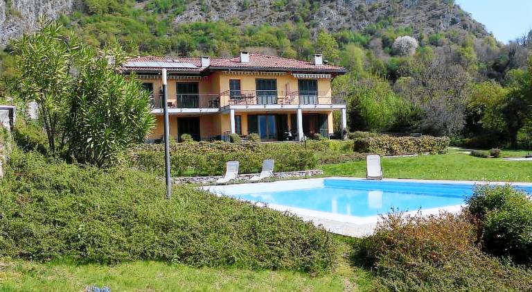 Rental apartment with pool | Pets are welcome in Lezzeno