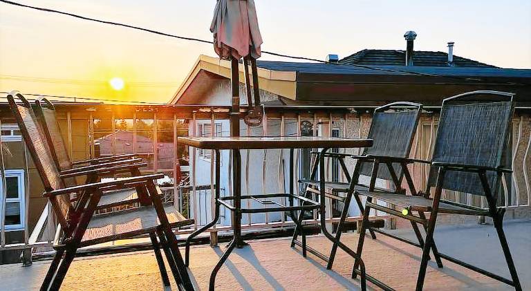 4BR 2BA Downtown-View Cozy House with Parking, Pet-Free — photo 5