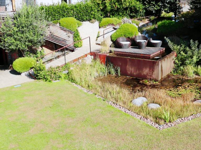 Fully equipped charming rental apartment with pool, yard & BBQ | Pets allowed — photo 4