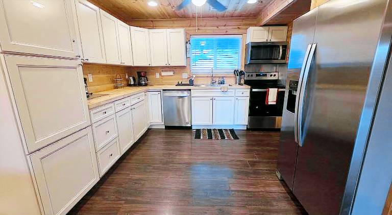 Vacation home with hot tub | Perfect for remote work — photo 2