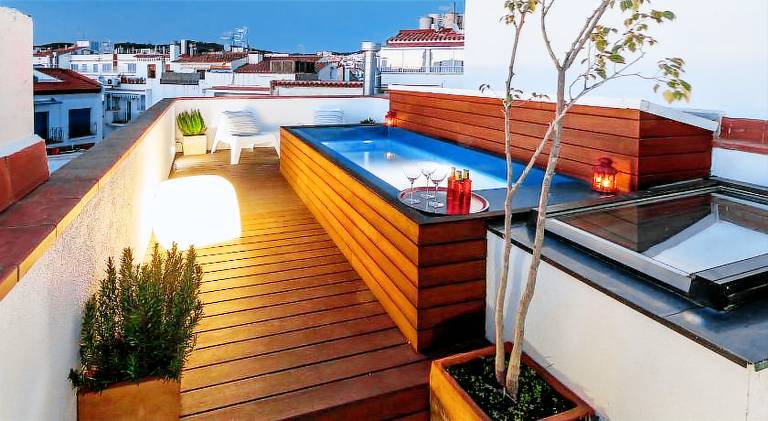 Holiday apartment with terrace, yard & pool — photo 4