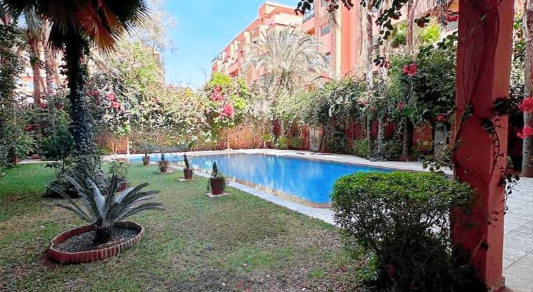 Apartment with pool — photo 3