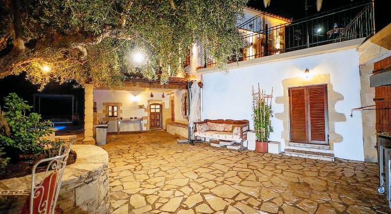Villa with garden, private pool & terrace — photo 5