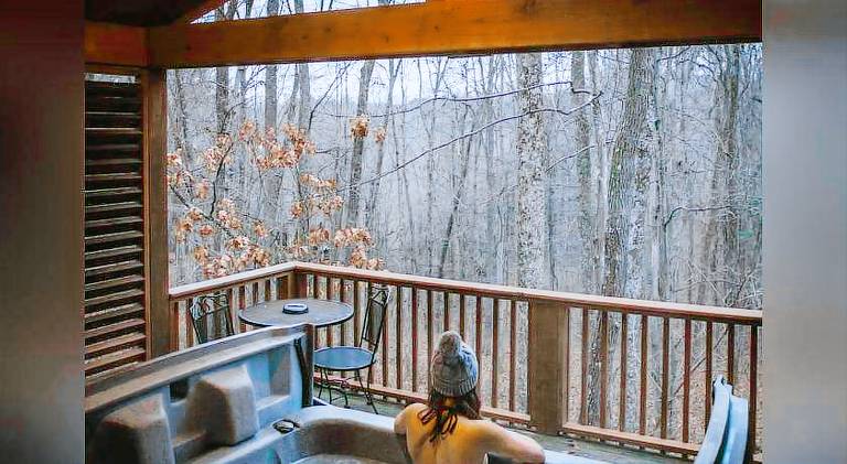 Vacation home with jacuzzi & pool | Pet-friendly — photo 4