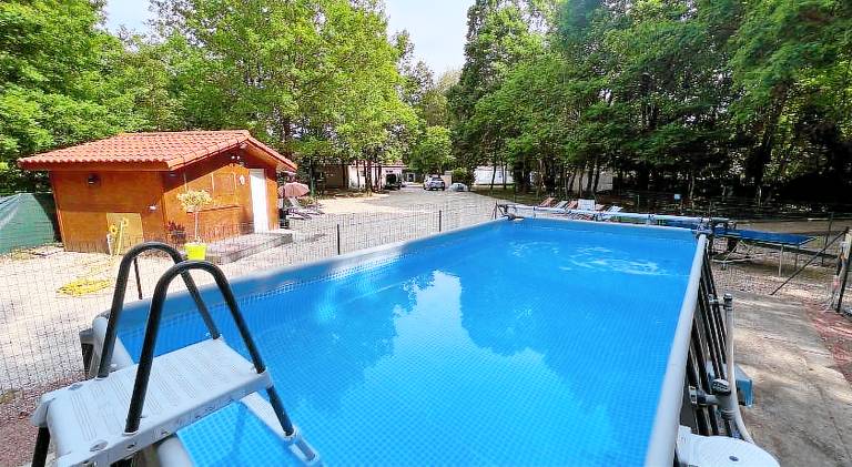 House with pool — photo 2